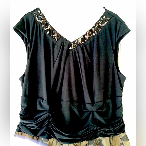 Gorgeous special occasion, dress formal black top in knit in a V-neck - Picture 1 of 8